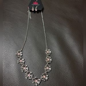 Flower necklace with pink stones